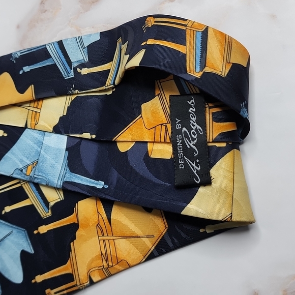 Tie with piano never used - Picture 3 of 4